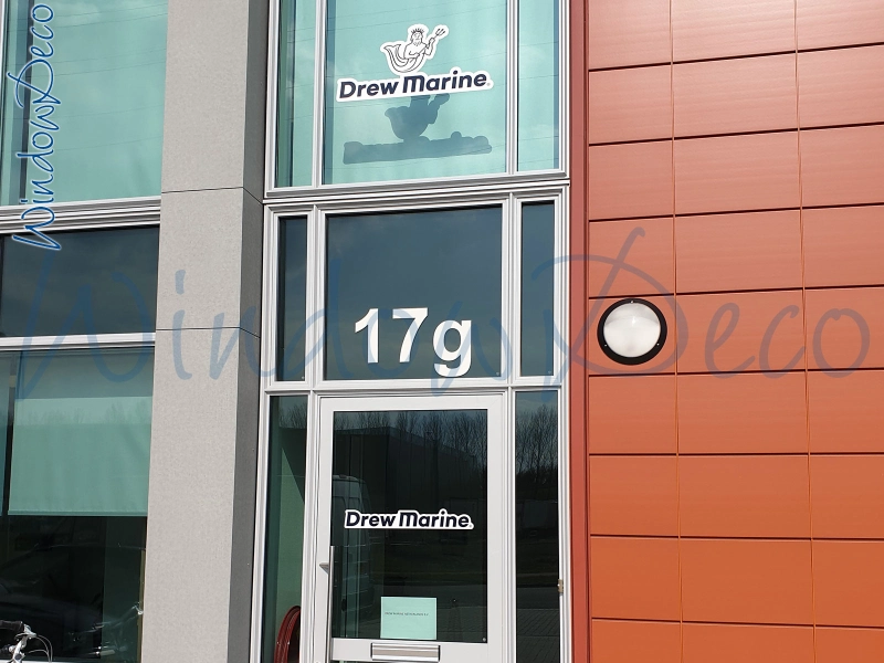 raamfolie deur huisnummer WindowDeco